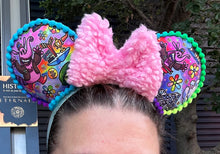 Load image into Gallery viewer, Loves to Play Friend