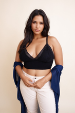 Load image into Gallery viewer, Curvy waistband loop lace black brami plus size with soft stretch fit.