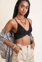 Load image into Gallery viewer, Butterfly Scallop Lace Bralette