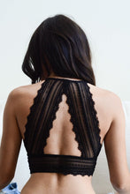 Load image into Gallery viewer, Patterned Lace Keyhole Bralette
